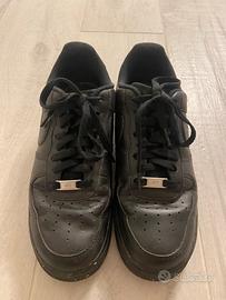 Nike Air Force 1 nere – taglia 42.5 (US 9)