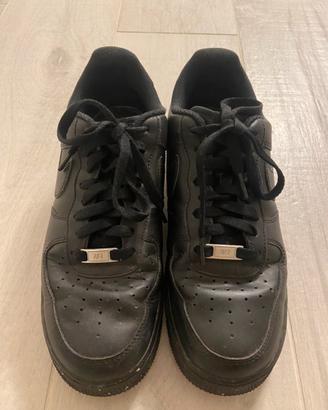 Nike Air Force 1 nere – taglia 42.5 (US 9)