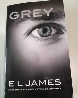 Grey di E L James in inglese