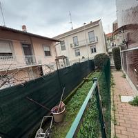 Recinzione modulabile da esterno con cancello