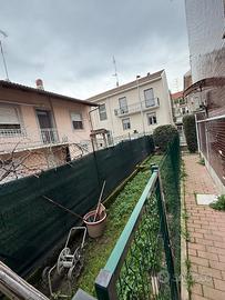 Recinzione modulabile da esterno con cancello