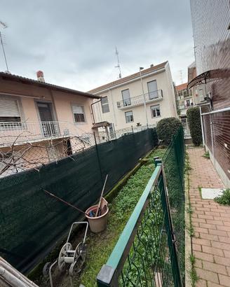 Recinzione modulabile da esterno con cancello