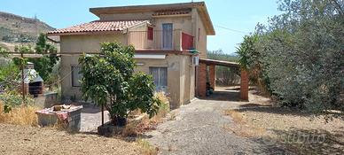 Casa di Campagna, Magazzino e Terreno