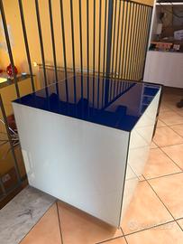 Cubo luminoso blu e bianco desaing