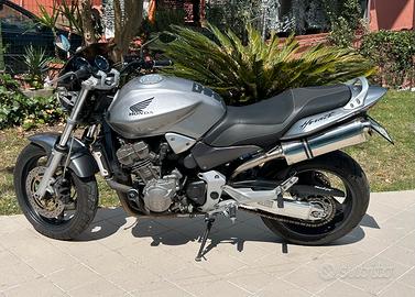 Honda hornet 900
