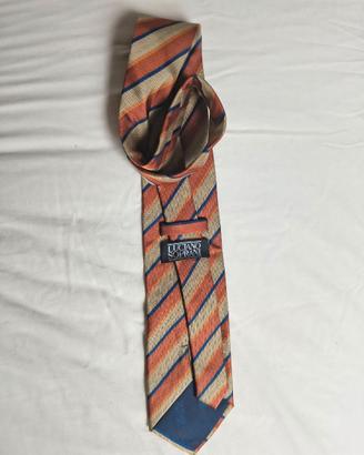 Elegante cravatta Luciano Soprani, un accessorio c