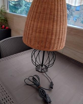 lampada da comodino o tavolo