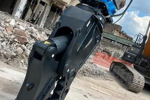 Pinza frantumatrice scavatori 60 / 120 q.li