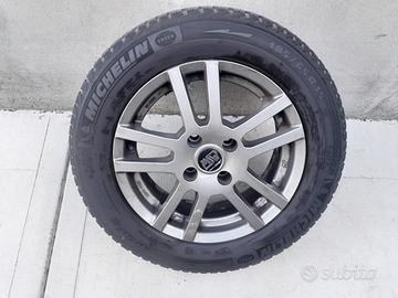 Set cerchi momo con ruote invernali