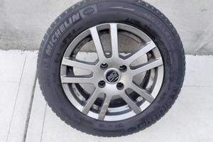 Set cerchi momo con ruote invernali