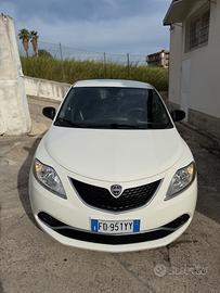 Lancia Ypsilon 1.2 69 CV 5 porte Gold