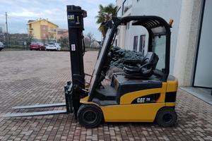 Carrello elevatore elettrico Caterpillar