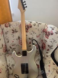 Fender Stratocaster HH Made in Japan con custodia.