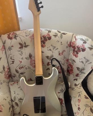 Fender Stratocaster HH Made in Japan con custodia.