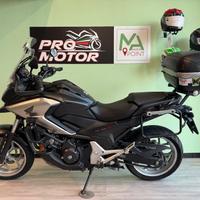 Honda NC 750 X + bauletto post. e piastre lat.