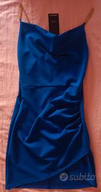 Abiti corti aderenti con drappeggio 