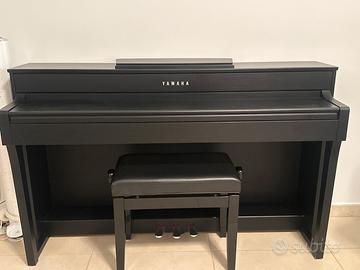 Pianoforte digitale Yamaha CLP-635 con sgabello