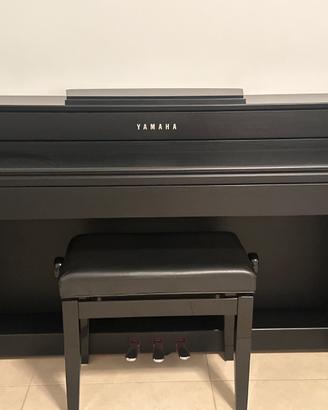 Pianoforte digitale Yamaha CLP-635 con sgabello