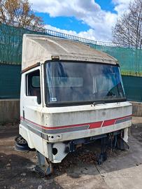 Cabina NISSAN L35 4.0 anno 1994