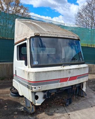 Cabina NISSAN L35 4.0 anno 1994