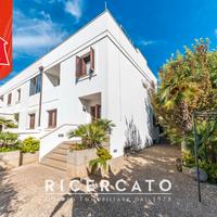 Villa su più piani Viale delle Querce, 52