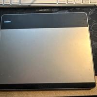 Wacom Intuos pen & touch small CTH-480 + Wireless