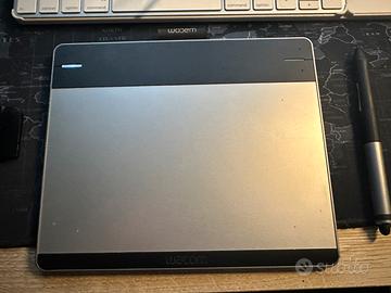 Wacom Intuos pen & touch small CTH-480 + Wireless