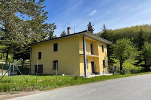 Casa unifamniliare con ampio giardino