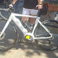 Bici da corsa elettrica