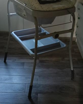 Fasciatoio con vaschetta per bagnetto