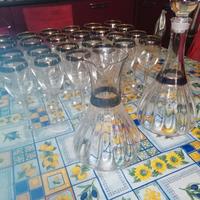 Bicchieri con decoro blu ed oro