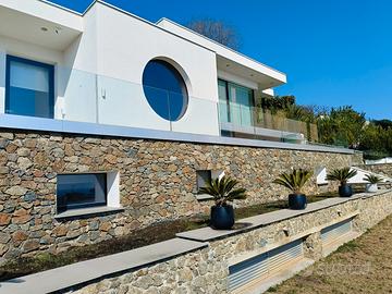 Villa unica sul mare di Bergeggi