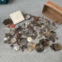 Lotto ricambi usati per orologi