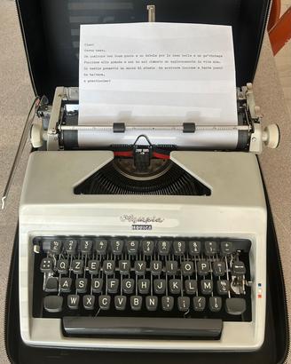 Olympia Monica macchina da scrivere vintage