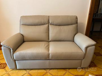 Divano in pelle due posti nuovo Poltronesofà