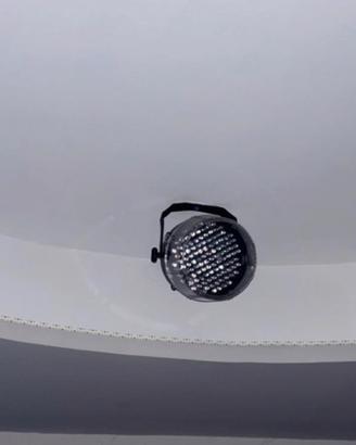 2 fari multicolori a tempo di musica