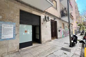 Negozio con una vetrina in Via Maggiore Toselli