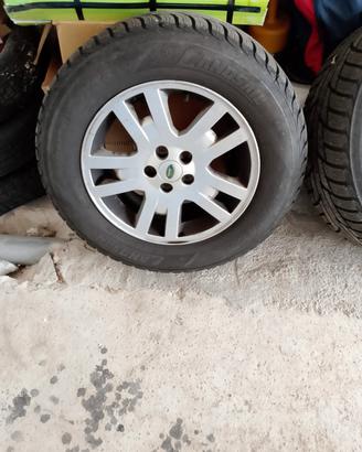quattro cerchi con gomme invernali Land rover
