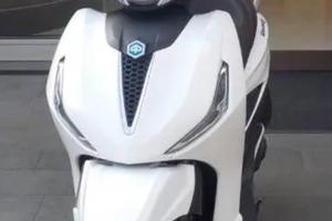 PIAGGIO BEVERLY 300 HPE (2021)