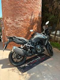 Suzuki v-strom SE 800