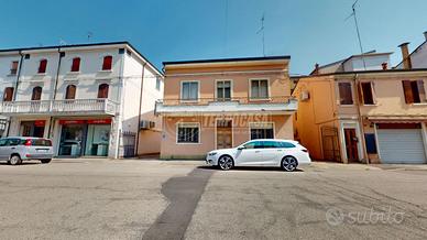 CASA INDIPENDENTE CON BALCONE E GARAGE