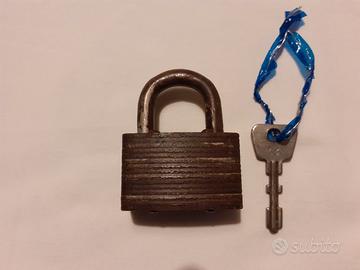 Lucchetto antico Walsco da collezione