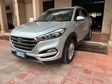 Hyundai Tucson 1.7CRDi perfetta garantita-16