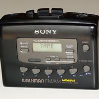 Walkman Sony WM-FX403 con radio digitale e sveglia