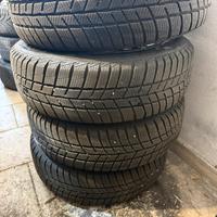 4 gomme invernali 175/65/14 Cerchi inclusi