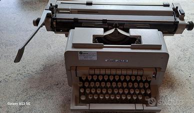 Macchina per scrivere Olivetti Linea 98