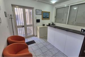 Spazioso locale artigianale attualmente uso uffici