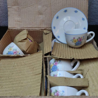 Piatti e tazze da colazione