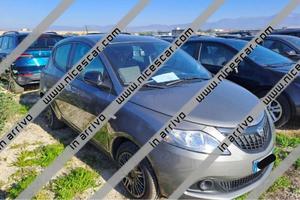 Lancia Ypsilon 1.0 firefly hybrid Silver s&s 70cv