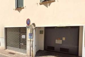 Posti auto e garage in seminterrato condominiale